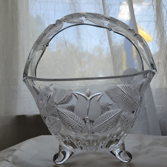 Vintage Fifth Ave Clear Glass Basket With Leaf & Tulip Design - Picture 1 of 5